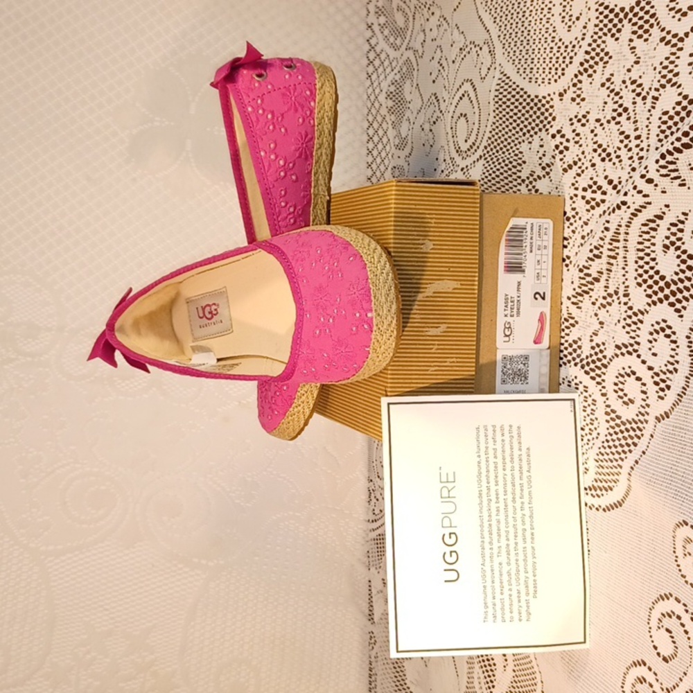 NEW! Ugg sz 2 Pink K Tassy Eyelet Shoes